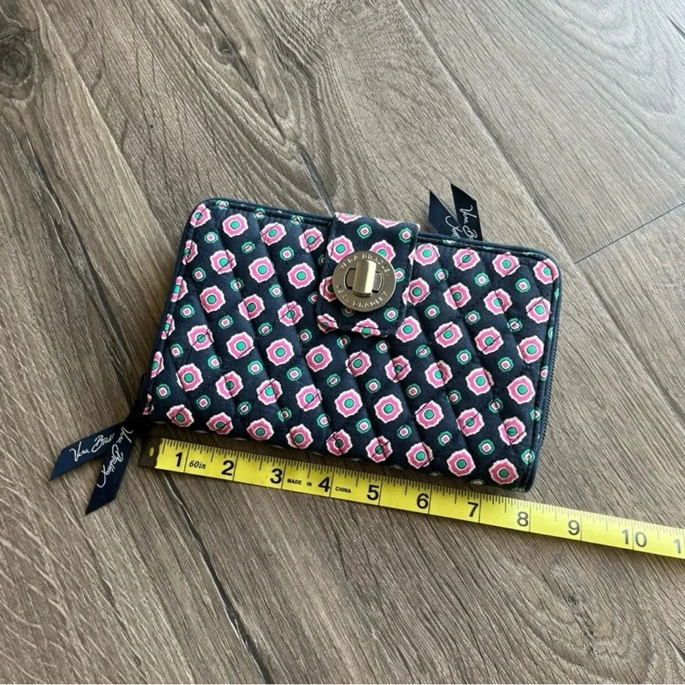 NWOT Vera Bradley Turnlock Wallet โข Petal Dots - Picture 9 of 10